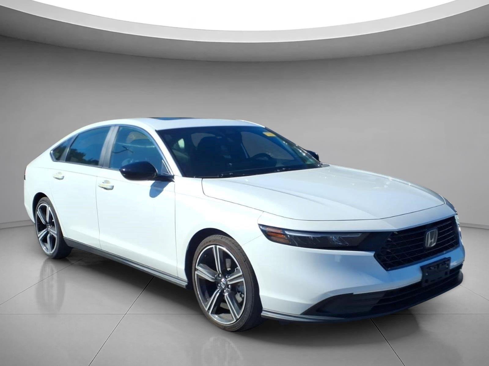 Used 2025 Platinum White Pearl Honda Sport image 1
