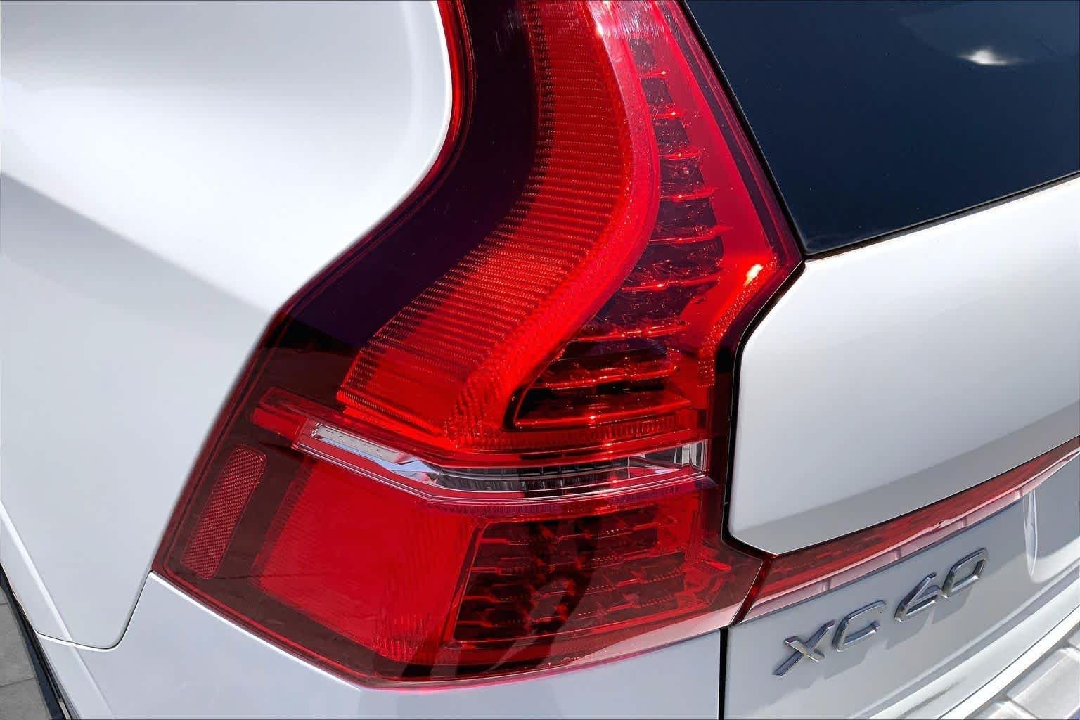 Used 2023 Crystal White Metallic Volvo Ultimate Dark Theme image 29
