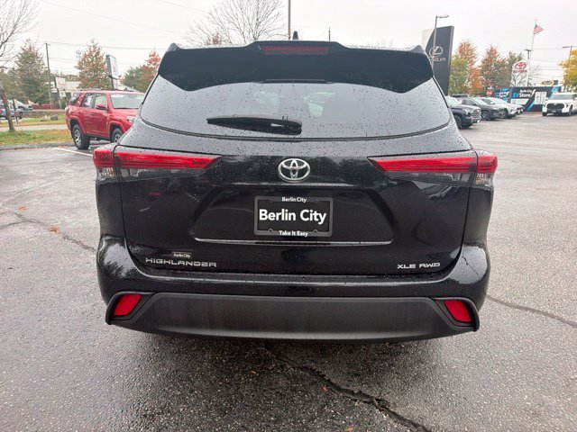 Used 2022 Midnight Black Metallic Toyota XLE image 5