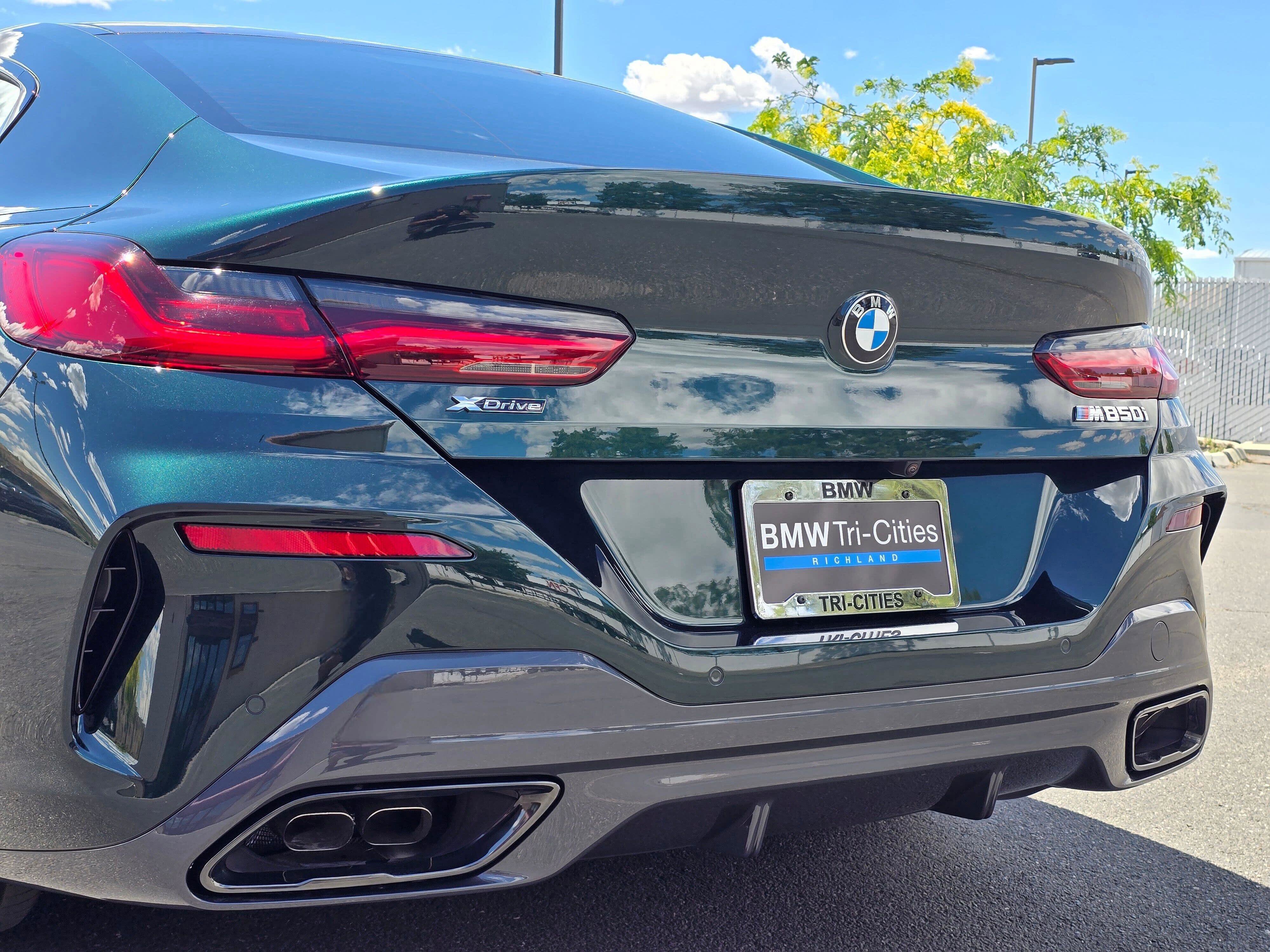 New 2026 Oxford Green Metallic BMW M850i image 7