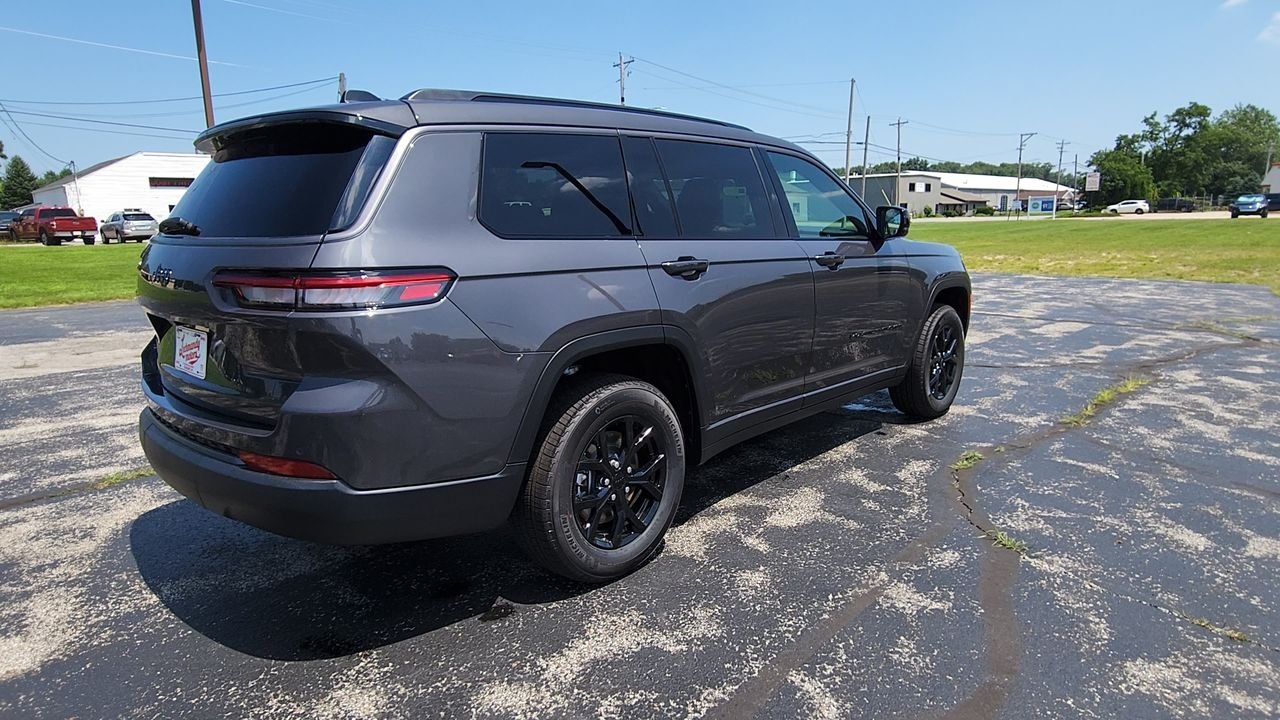 New 2026 Baltic Gray Metallic Clear-Coat Exterior Paint Jeep Altitude image 8