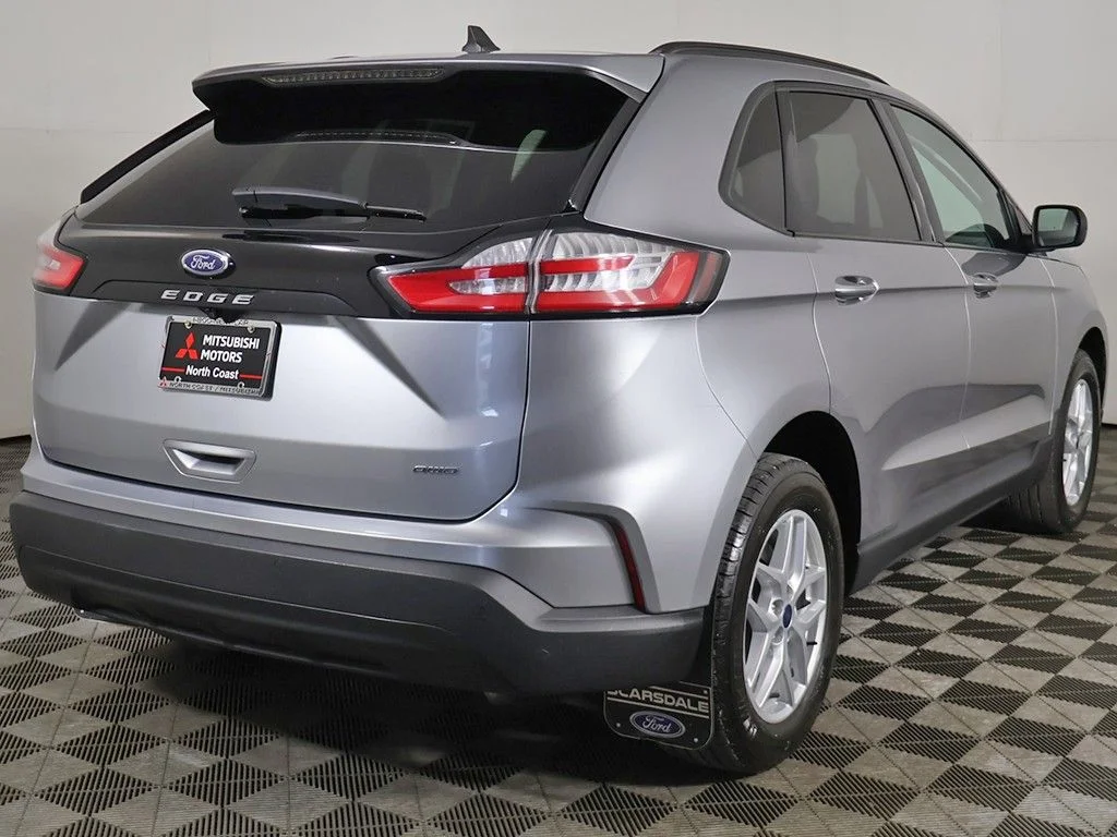 Used 2022 Silver Ford SE image 8