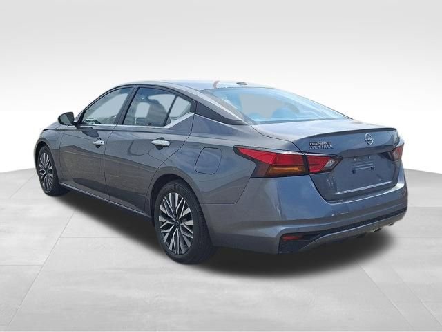 Used 2024 Gun Metallic Nissan 2.5 SV image 4