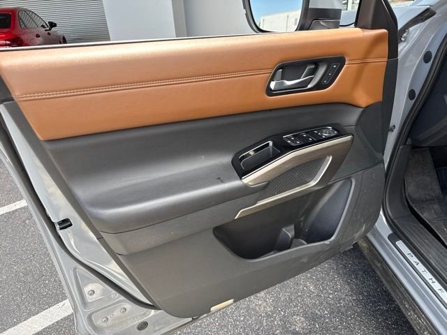 Used 2022 Gray Nissan Platinum image 5