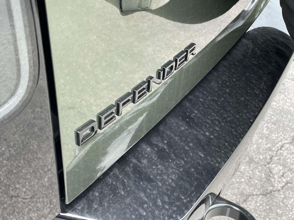 New 2026 Woolstone Green Land Rover X-Dynamic SE image 8