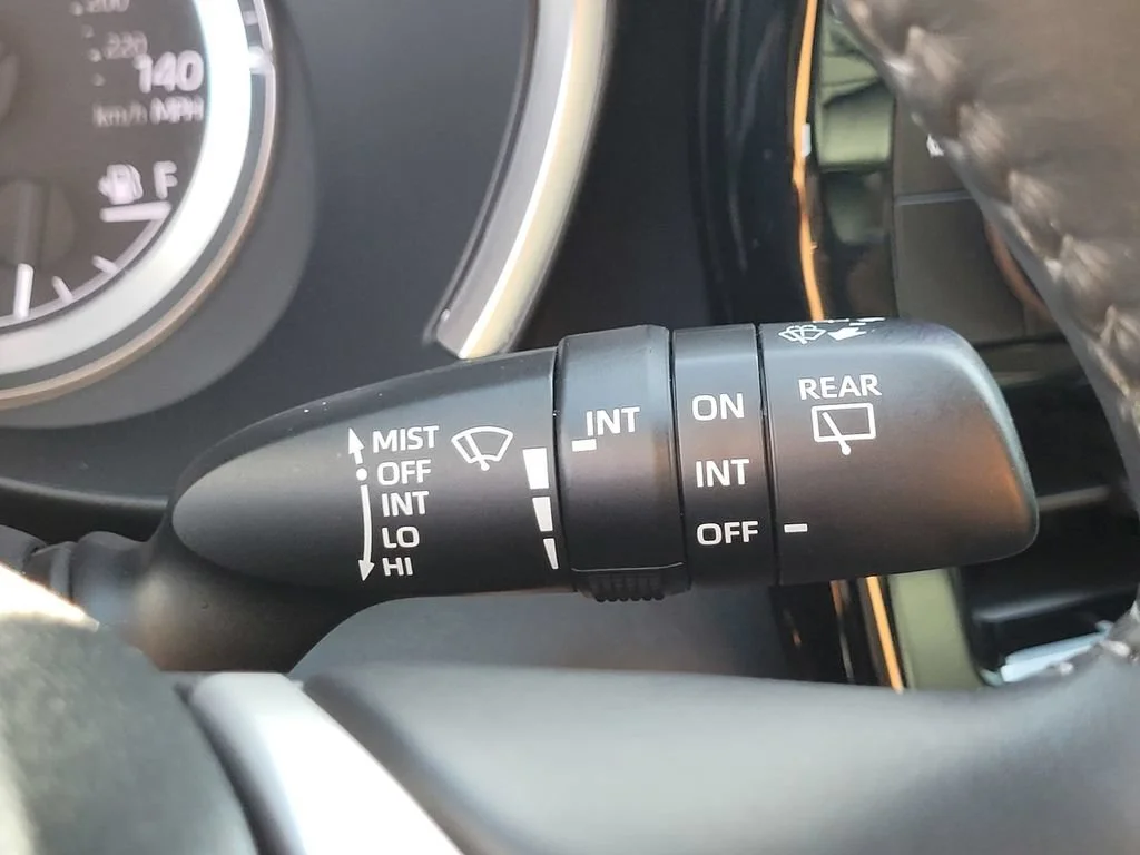 Used 2023  Toyota L image 27