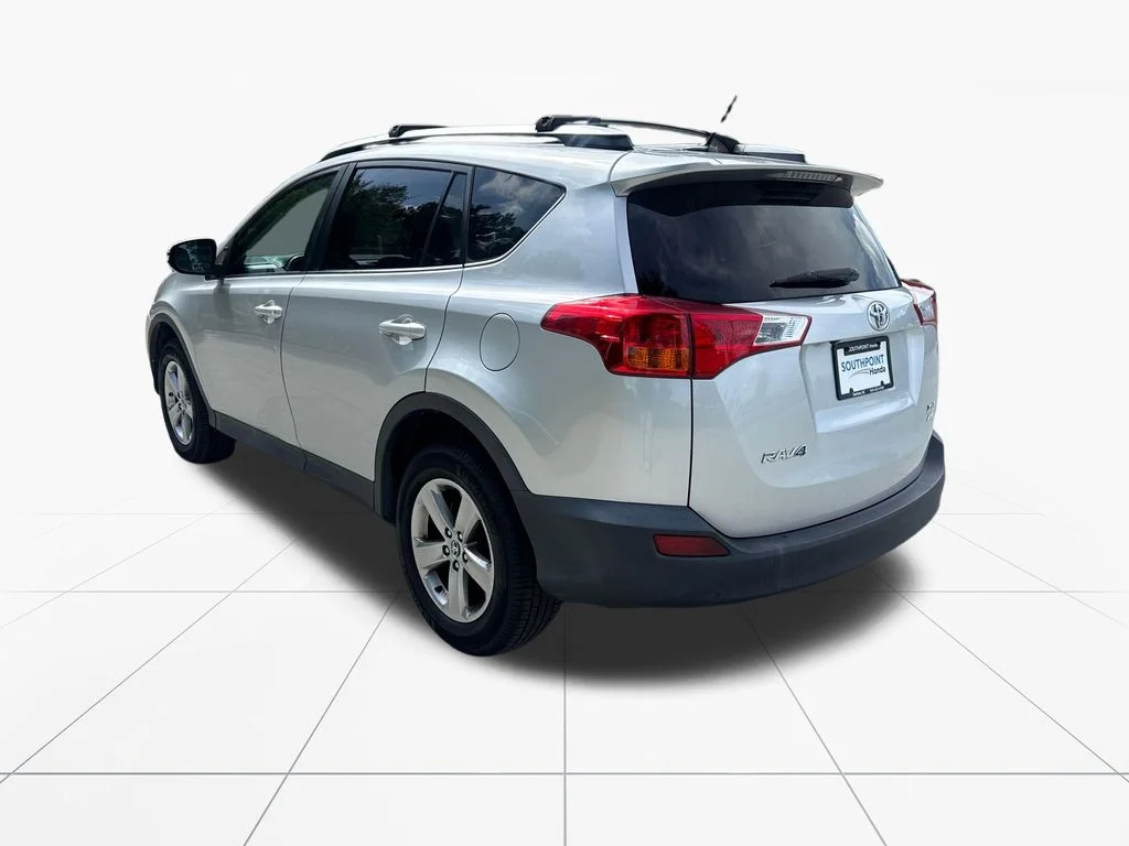 Used 2015 Classic Silver Metallic Toyota XLE image 6