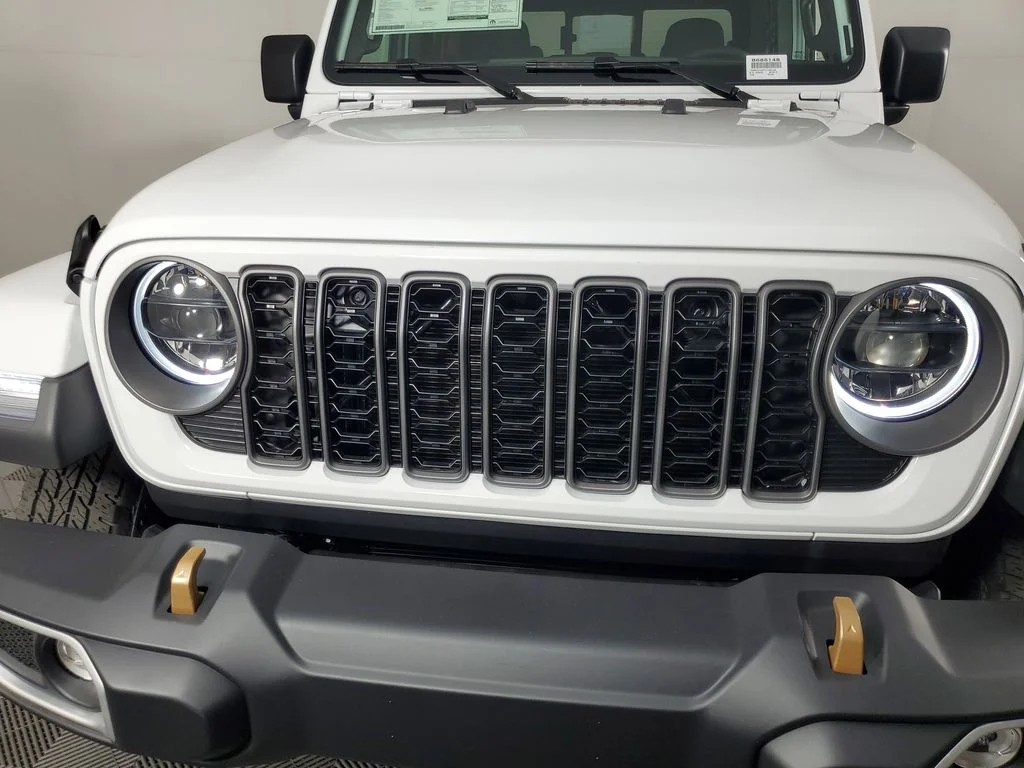 New 2026 Bright White Clear-Coat Exterior Paint Jeep 85th Anniversary Edition image 10