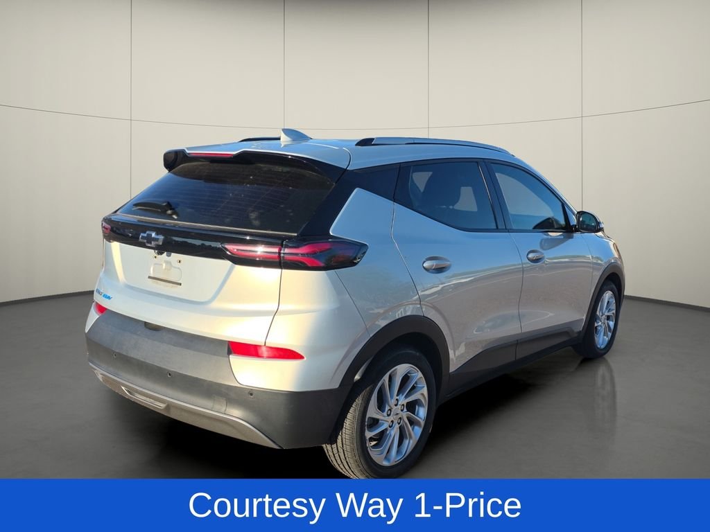 Used 2023 Silver Chevrolet LT image 9