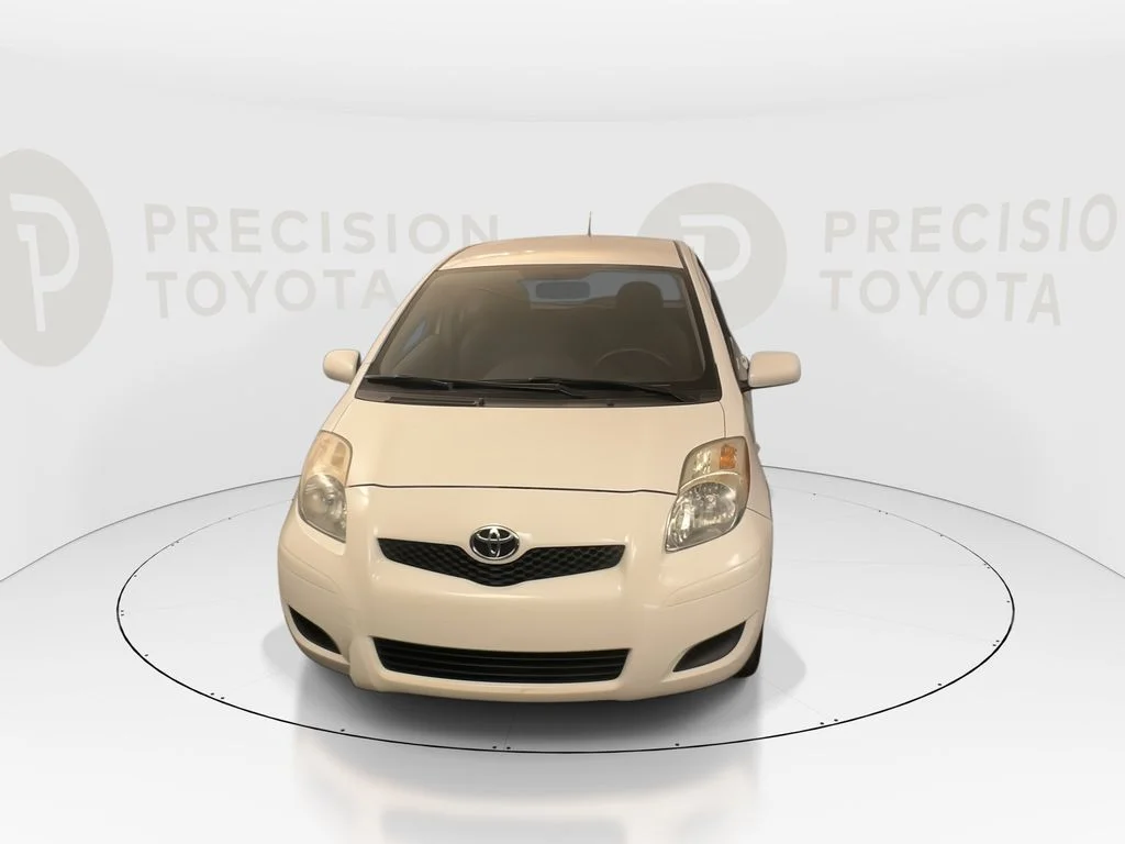 Used 2009 Polar White Toyota Base image 4