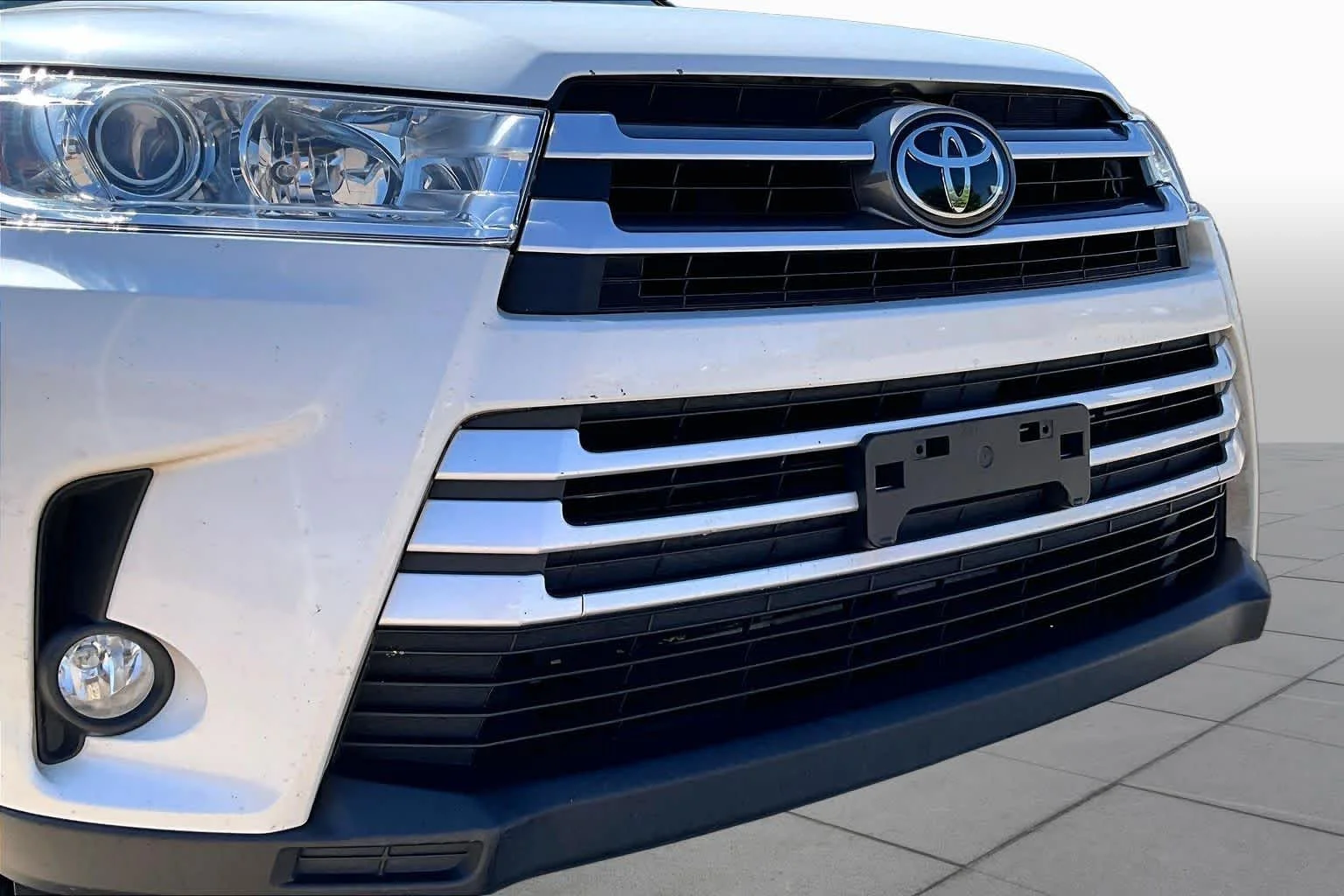 Used 2017 Blizzard Pearl Toyota LE image 29