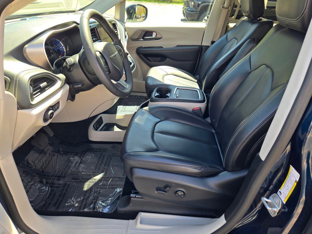 2024 Chrysler Pacifica PHEV Select - Photo 22
