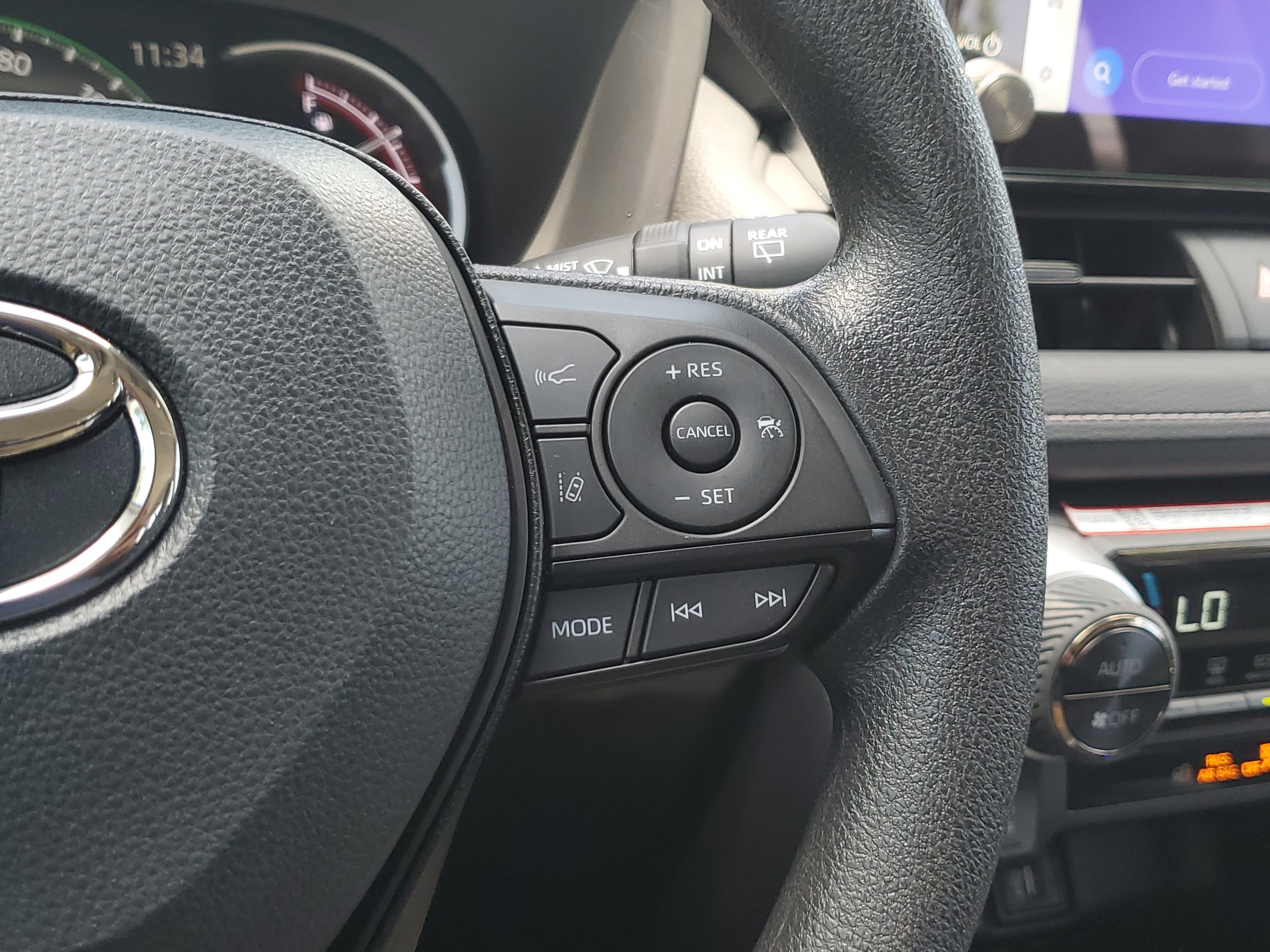 Used 2025 Silver Sky Metallic Toyota XLE image 25