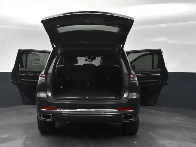 New 2024 Baltic Gray Metallic Clear-Coat Exterior Paint Jeep Overland image 46
