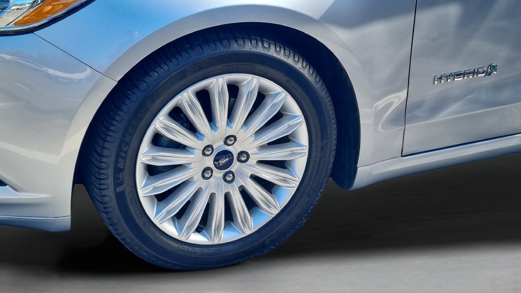 Used 2016 Silver Ford SE image 7