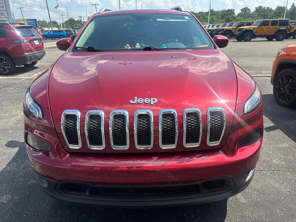 Used 2016 Red Jeep Latitude image 7