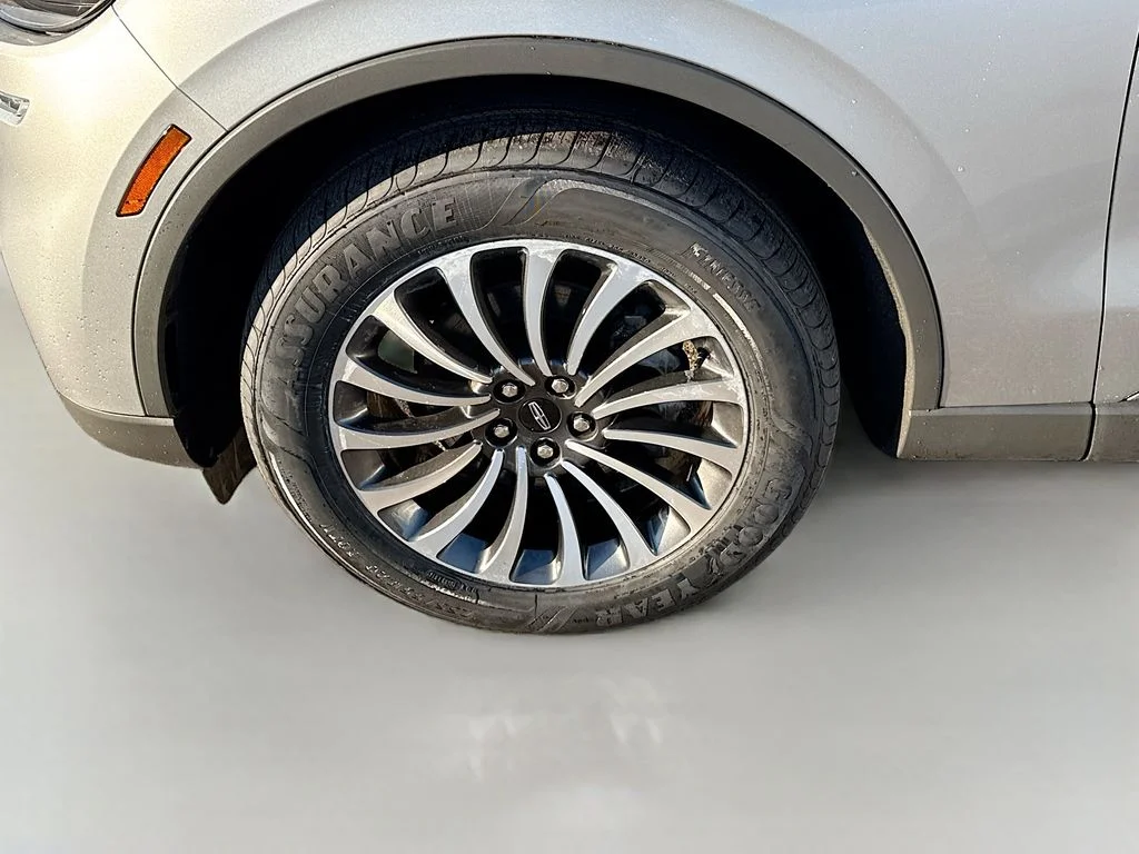Used 2023 Silver Radiance Metallic Lincoln Standard image 23