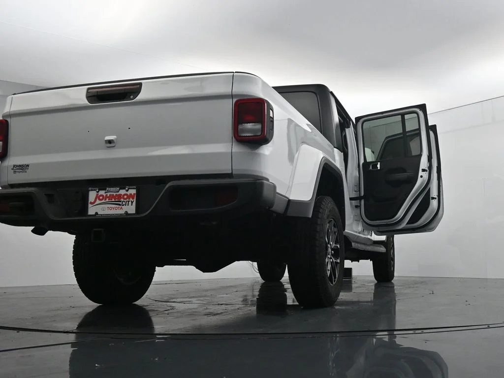 Used 2021 White Jeep Sport image 43