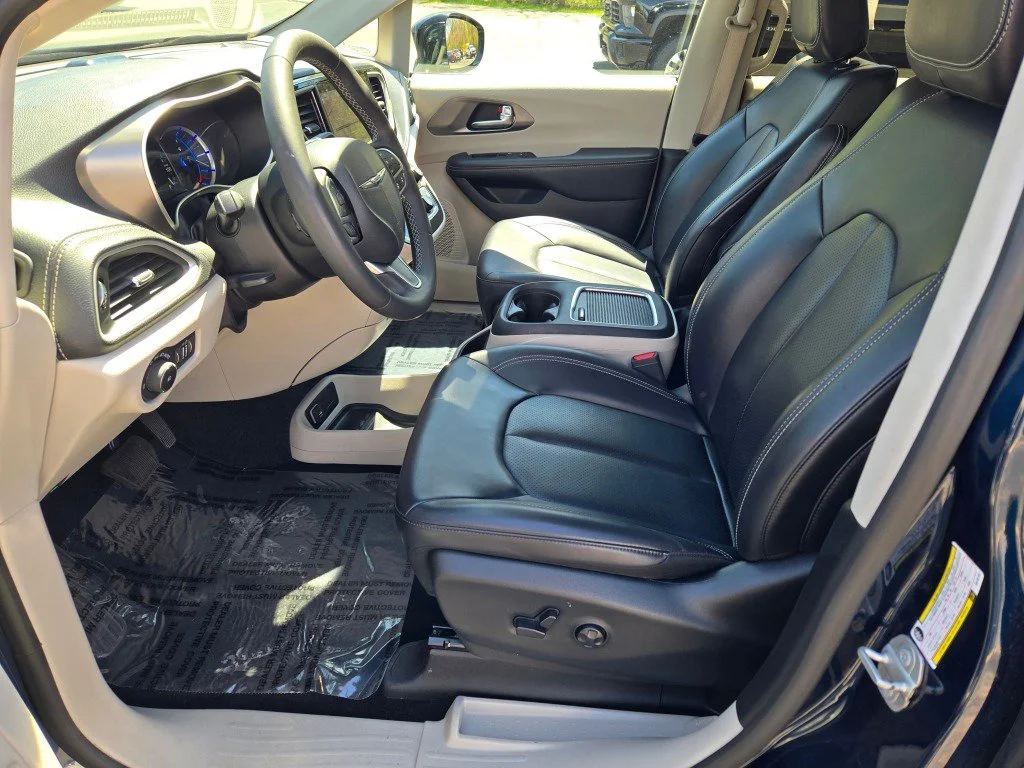 Used 2024 Fathom Blue Pearl Chrysler Hybrid Select image 22