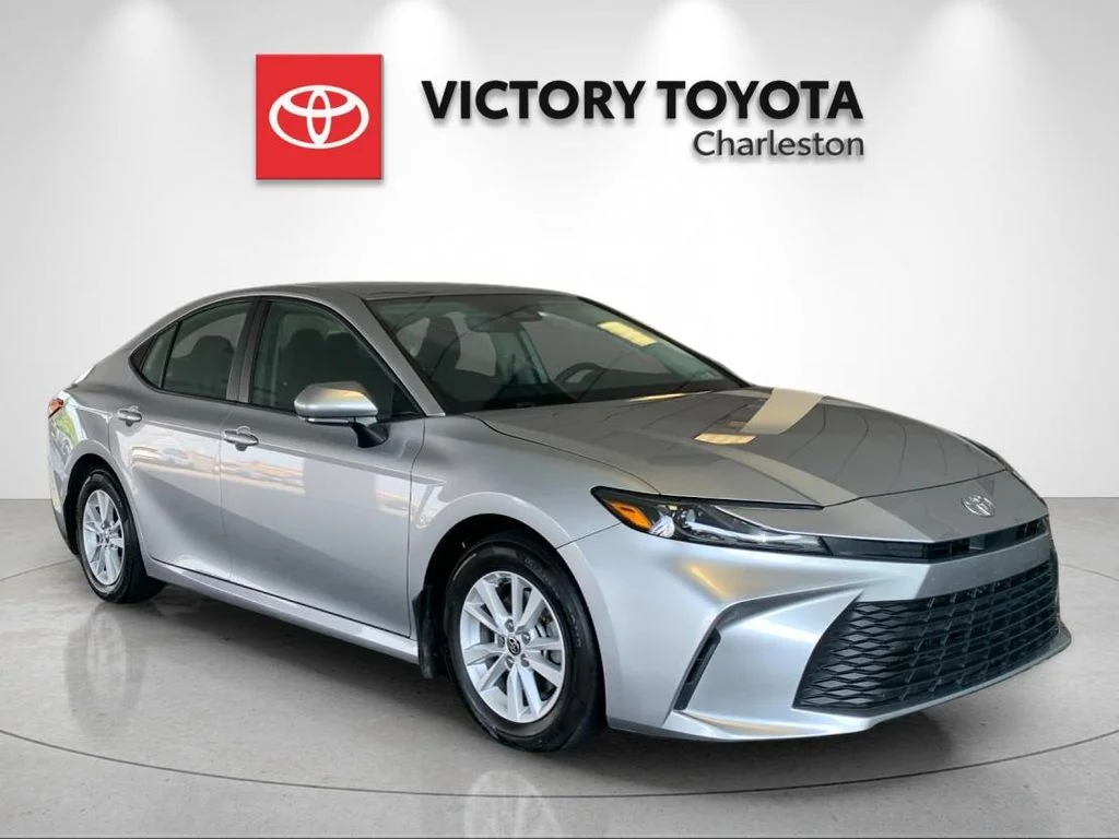 Used 2025 Silver Toyota LE image 5