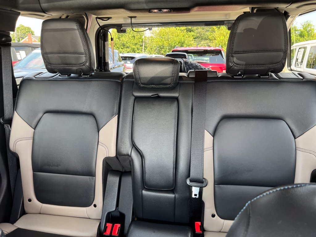 Used 2024 Gray Ford Wildtrak image 13
