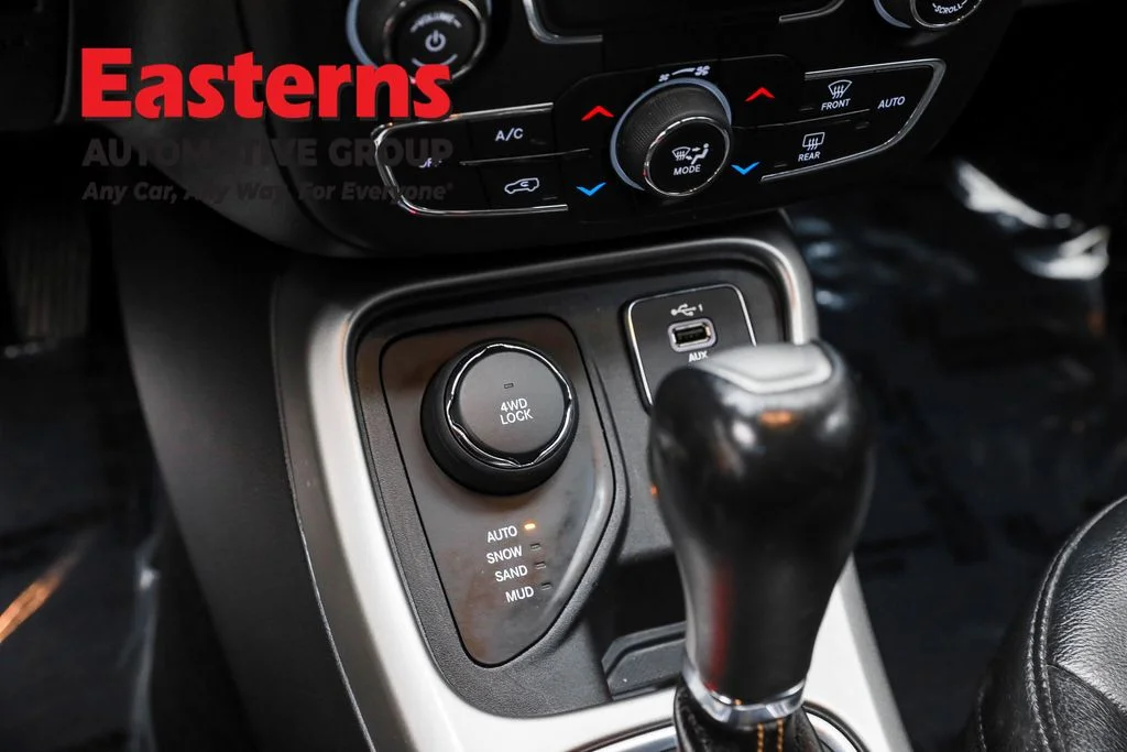 Used 2019 White Jeep Latitude image 21