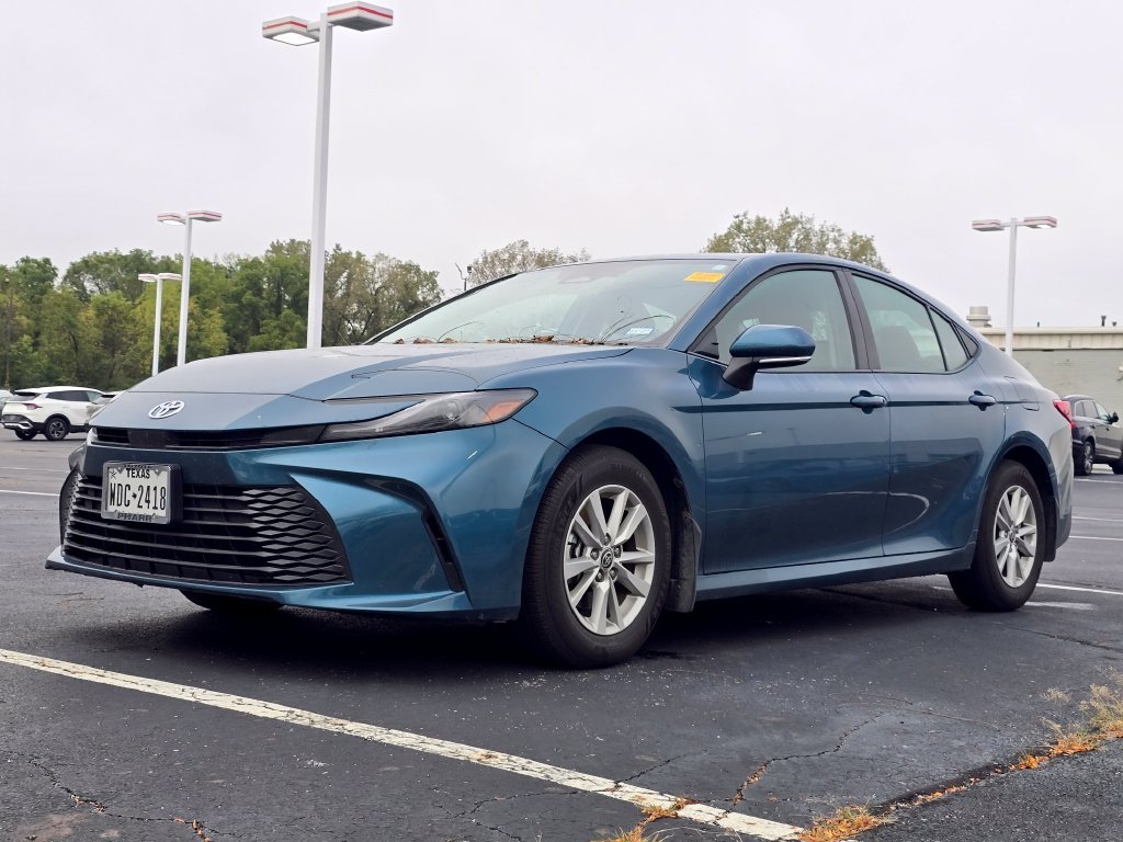 Used 2025  Toyota LE image 4