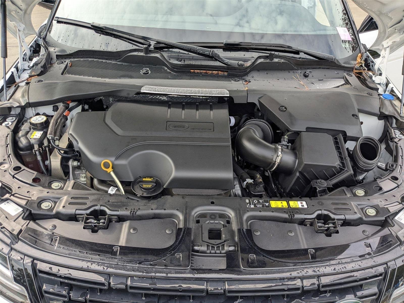 Used 2024 Fuji White Land Rover Core S image 33