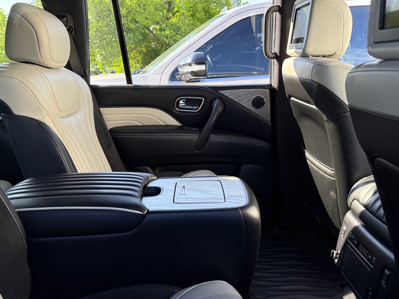 Used 2019 Liquid Platinum INFINITI LIMITED image 28