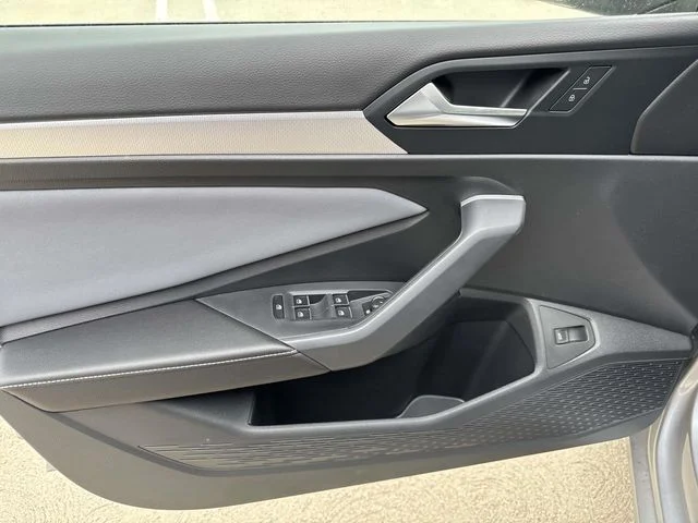 New 2026 Silver Volkswagen 1.5T SE image 12