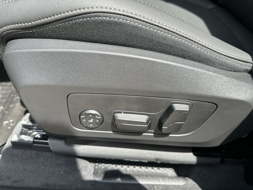 Used 2025 Silver BMW xDrive28i image 15