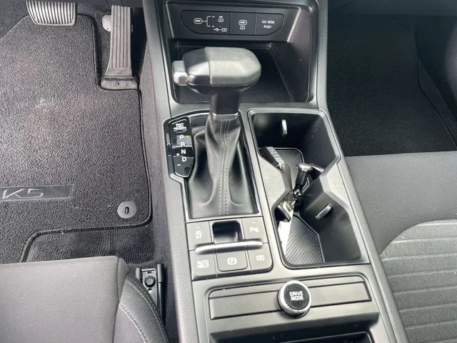 2025 Kia K5 LXS - Photo 26