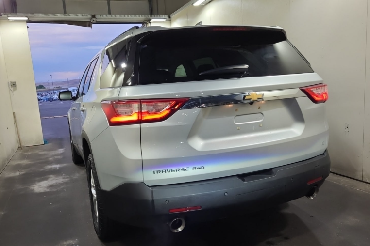 Used 2019 SILVER ICE METALLIC Chevrolet LT Cloth image 3