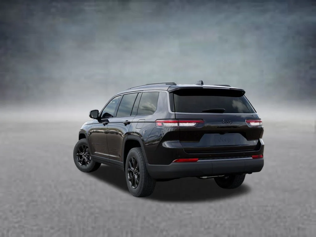 New 2026 Diamond Black Crystal Pearl-Coat Exterior Paint Jeep Laredo image 3