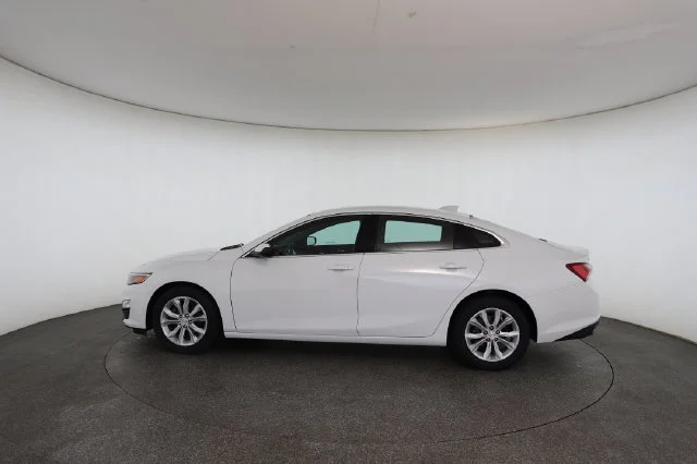 Used 2021 White Chevrolet LT image 7