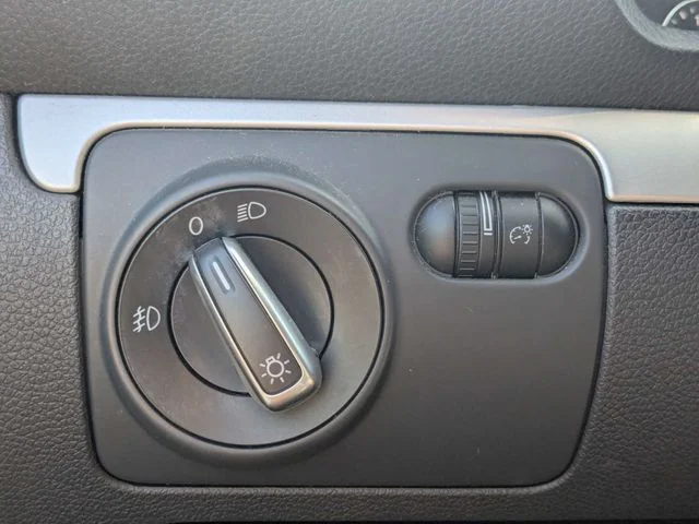 Used 2014 Silver Volkswagen Komfort Edition image 22