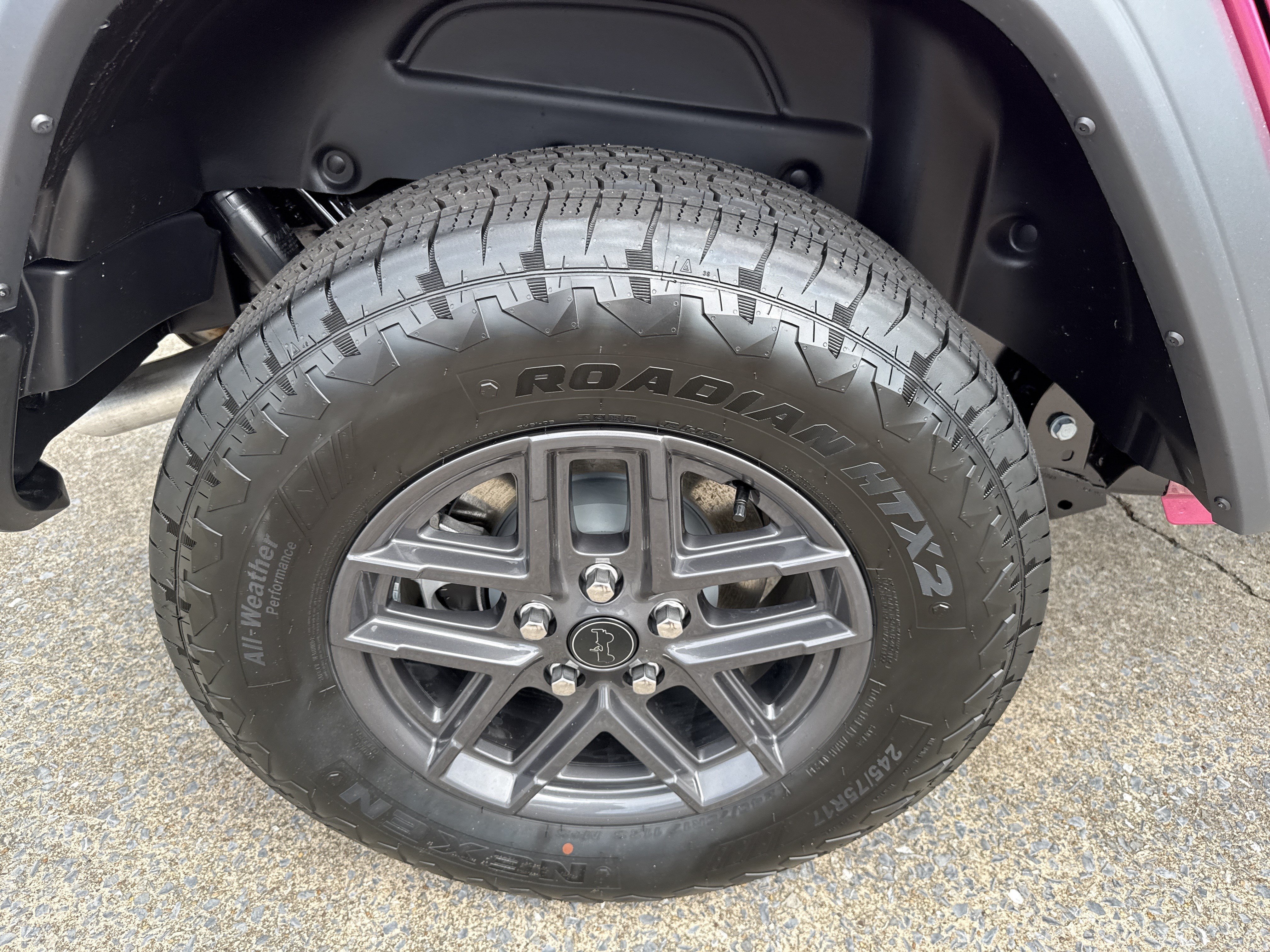 New 2026 Tuscadero Pearlcoat Jeep Sport S image 17