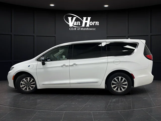 Used 2023 Bright White Clearcoat Chrysler Limited image 4