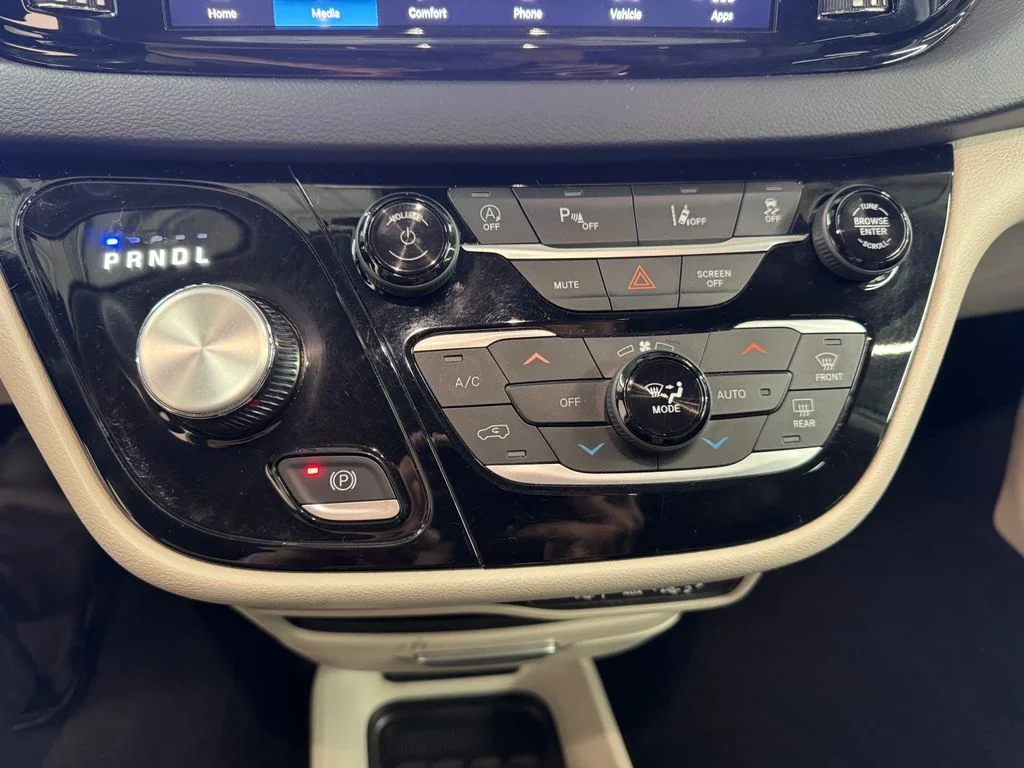 Used 2023 White Chrysler Touring L image 22