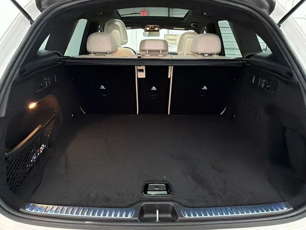 New 2027 White Mercedes-Benz GLC 300 image 24