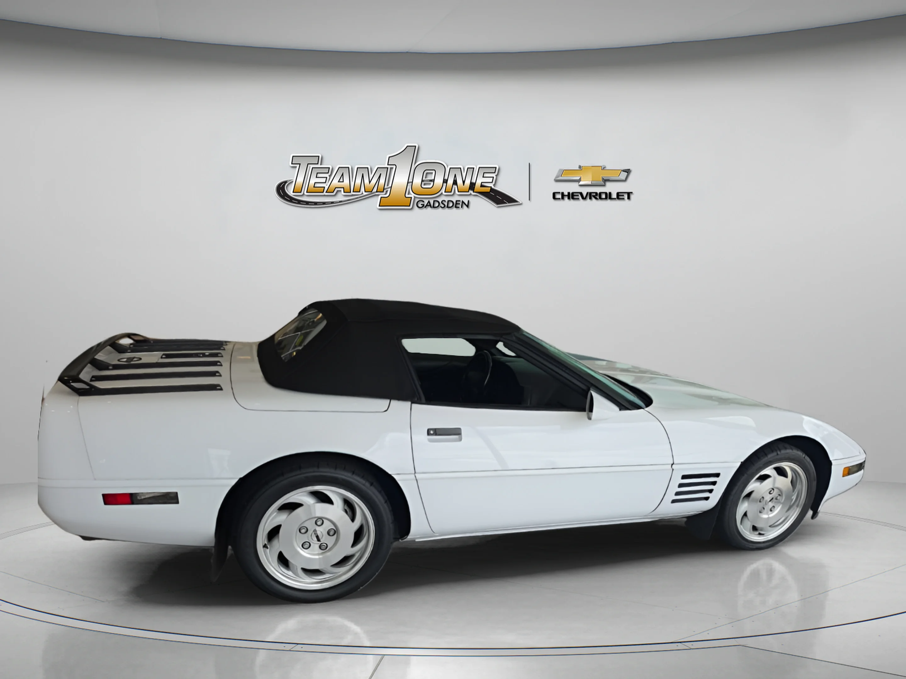 Used 1994  Chevrolet 2dr Convertible image 1
