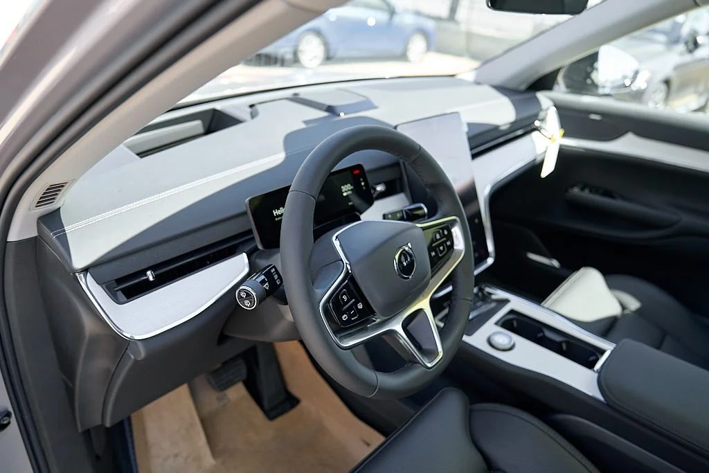 New 2026 Aurora Silver Volvo Ultra image 14