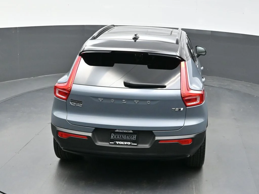 Used 2021 Thunder Gray Metallic Volvo R-Design image 31