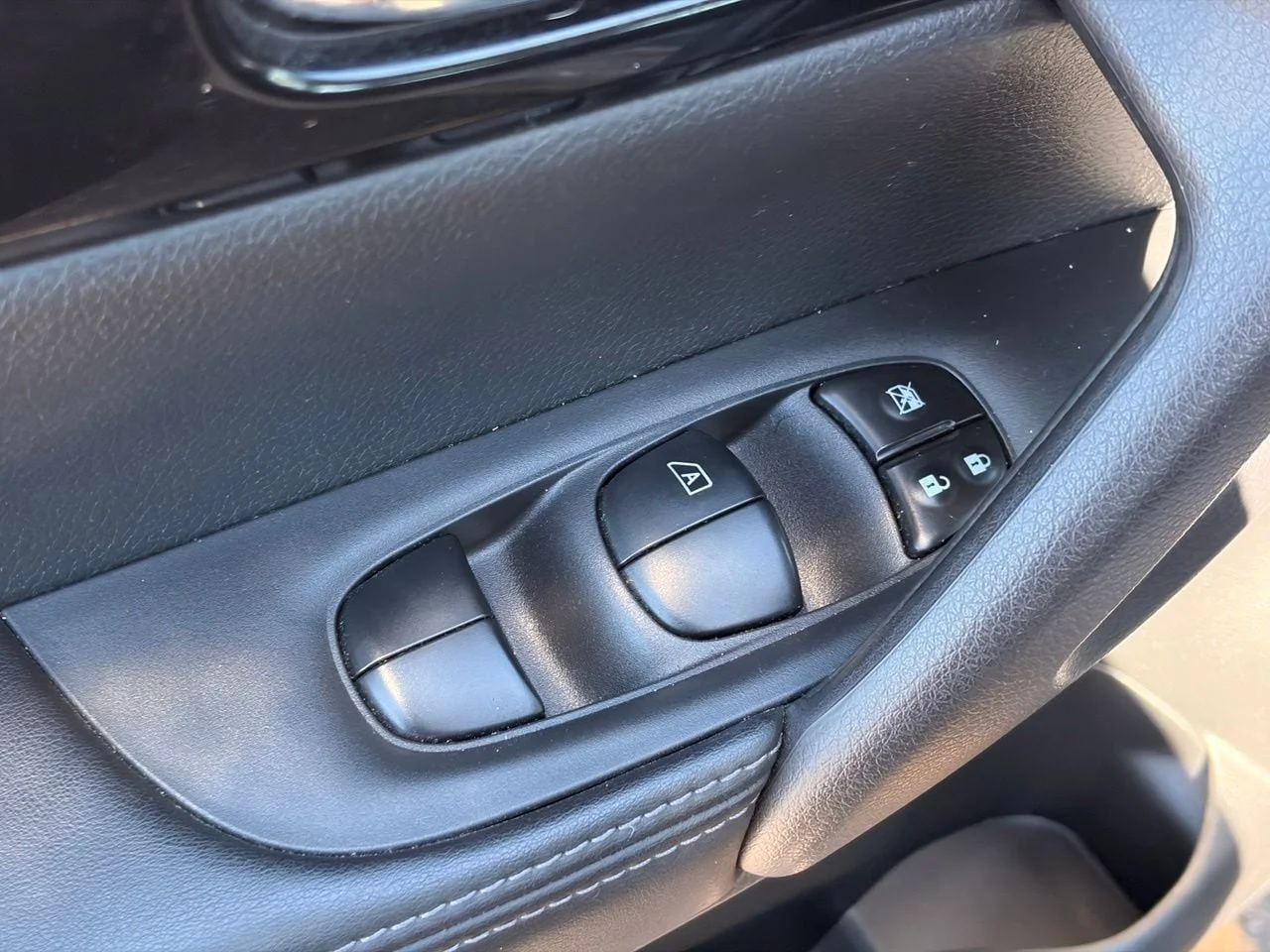 Used 2022 Gun Metallic Nissan SL image 21