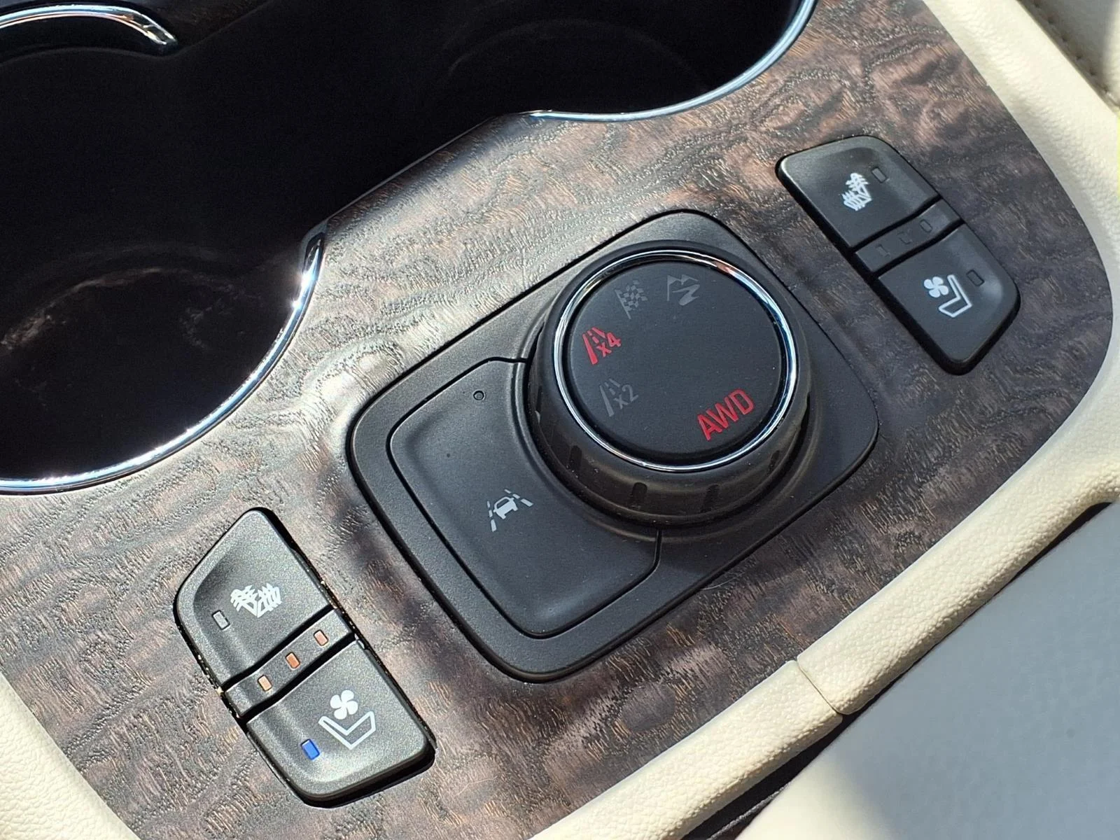 Used 2023 Summit White GMC Denali image 15