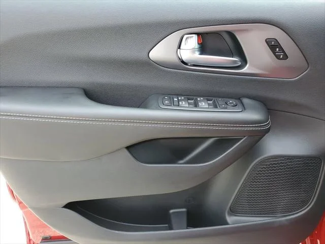 2026 Chrysler Pacifica Select - Photo 26
