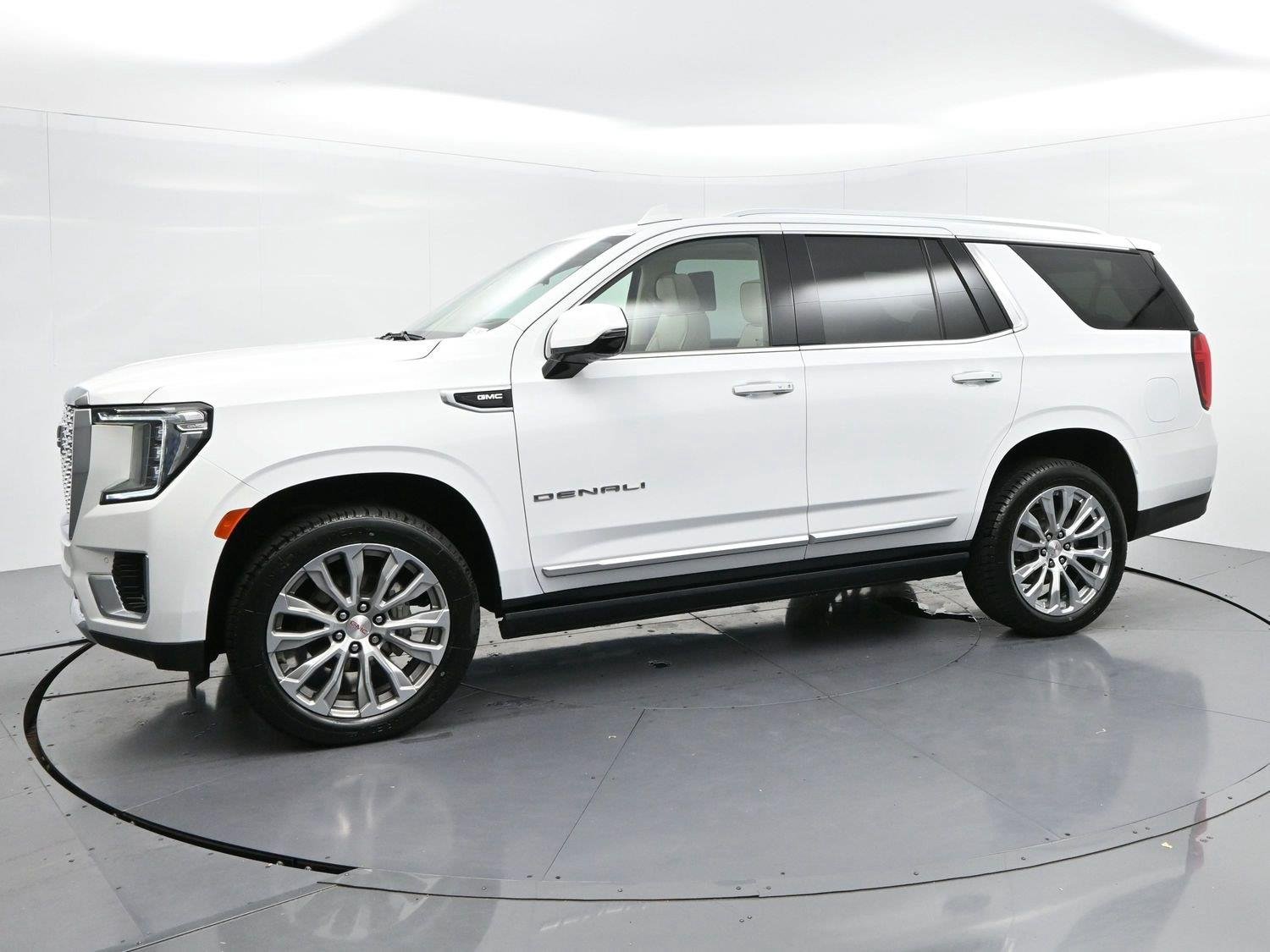 Used 2021 Summit White GMC Denali image 4