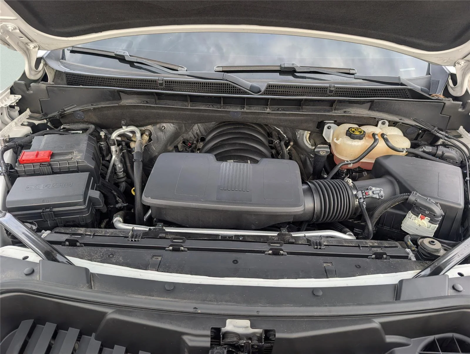 Used 2022 White Frost Tricoat GMC Denali image 35