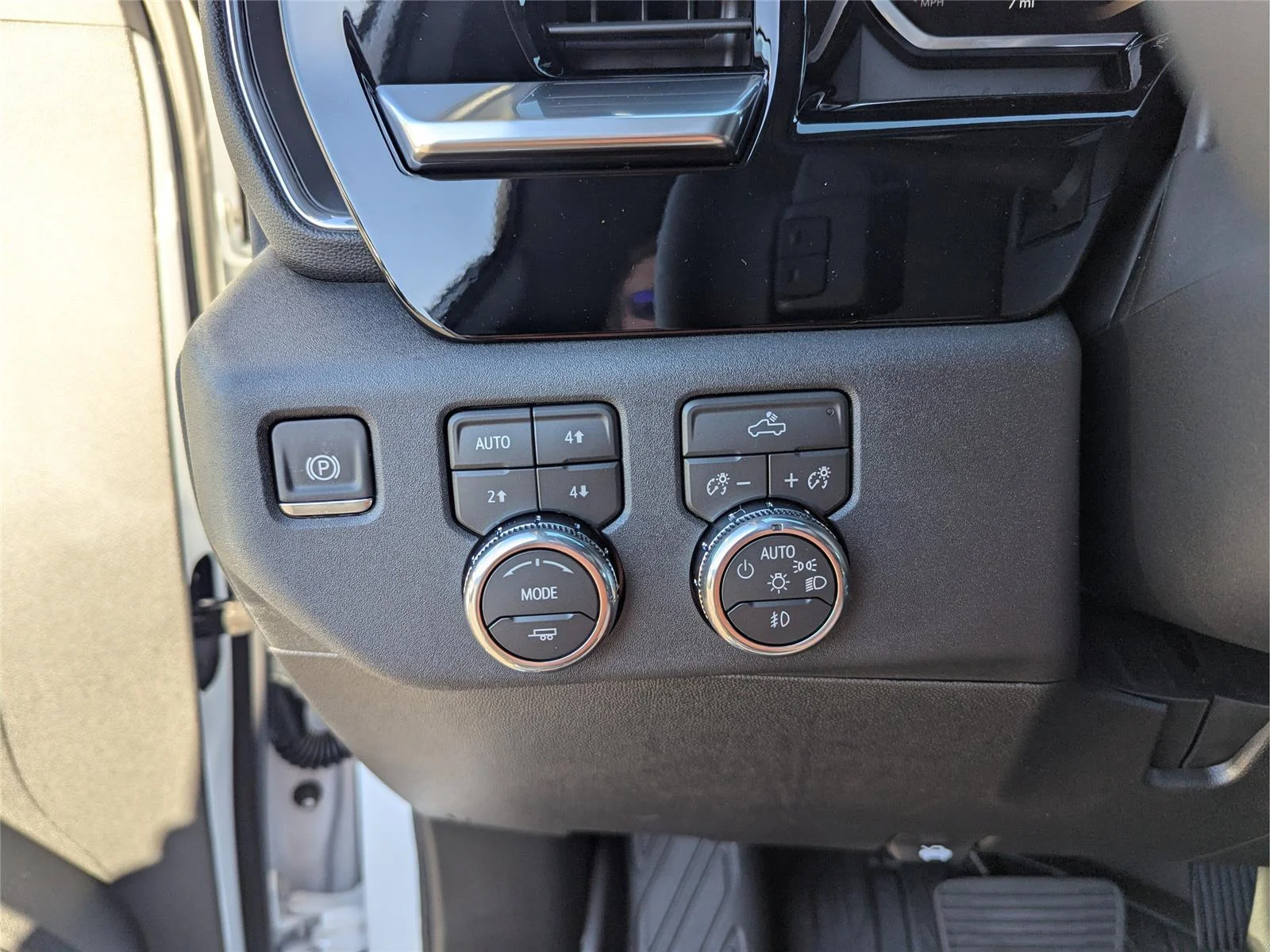 New 2026 Summit White GMC Elevation image 26