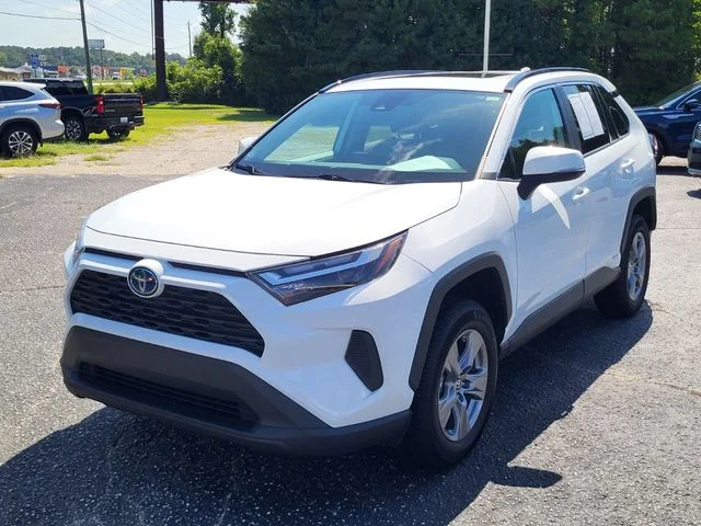 Used 2022 White Toyota XLE image 7